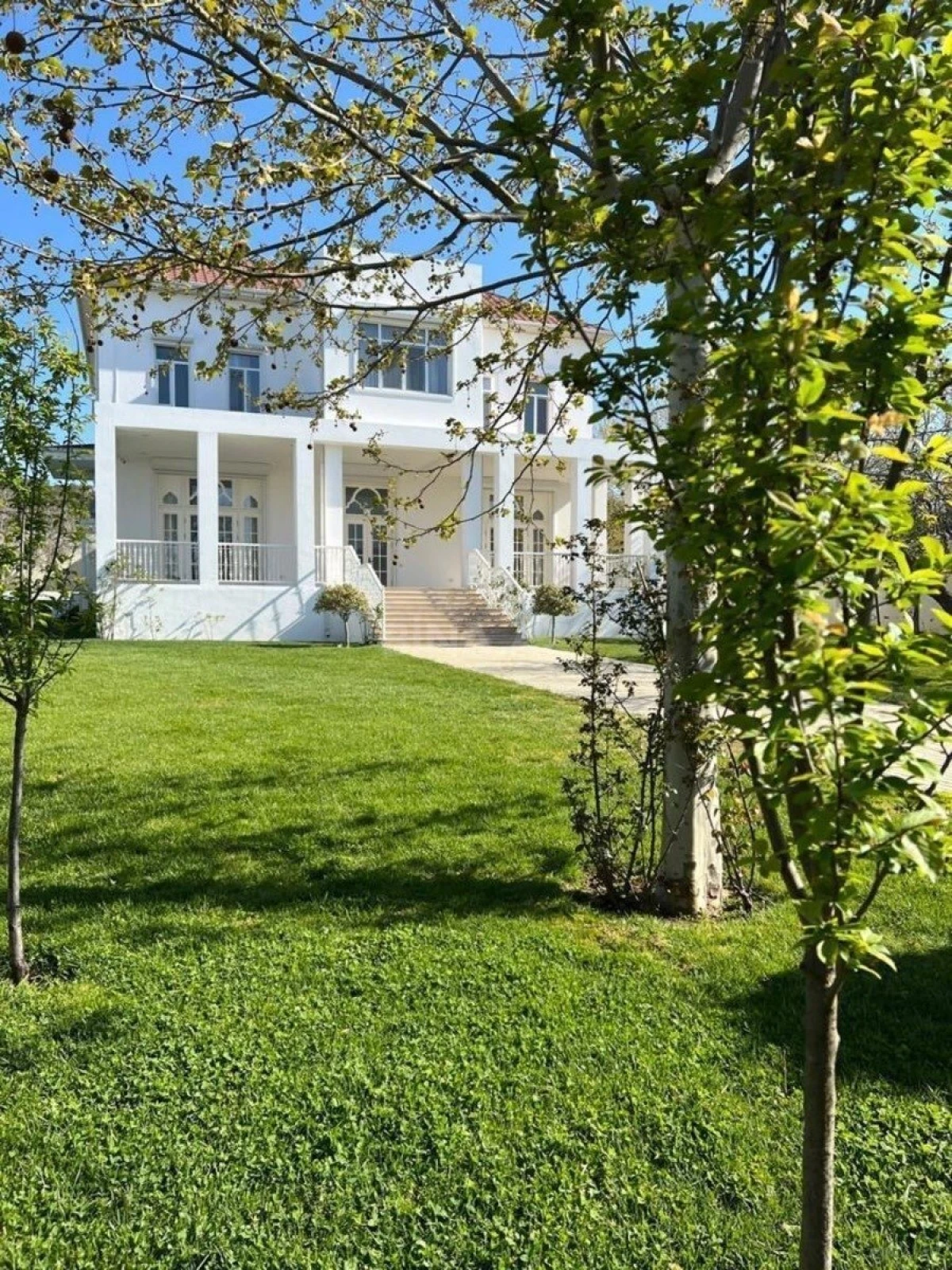 Kirayə verilir 5 otaqlı həyət evi 370 m²