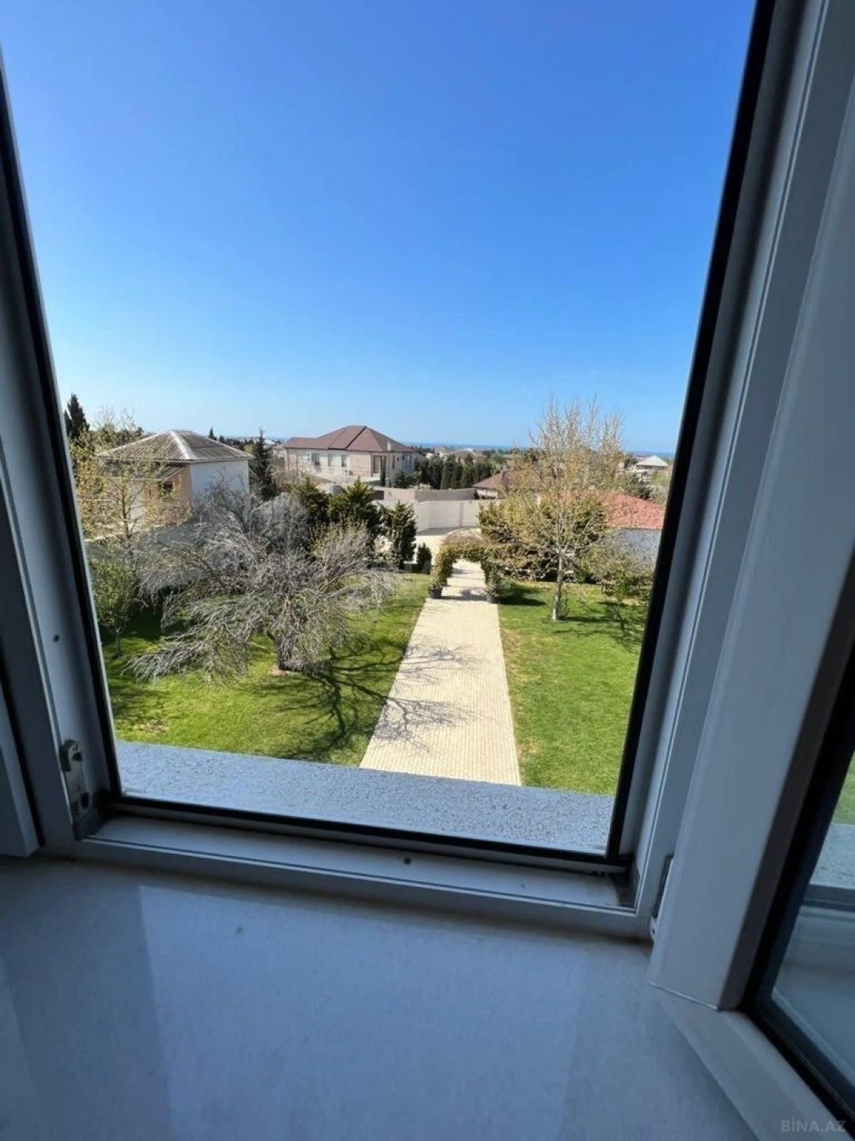 Kirayə verilir 5 otaqlı həyət evi 370 m²