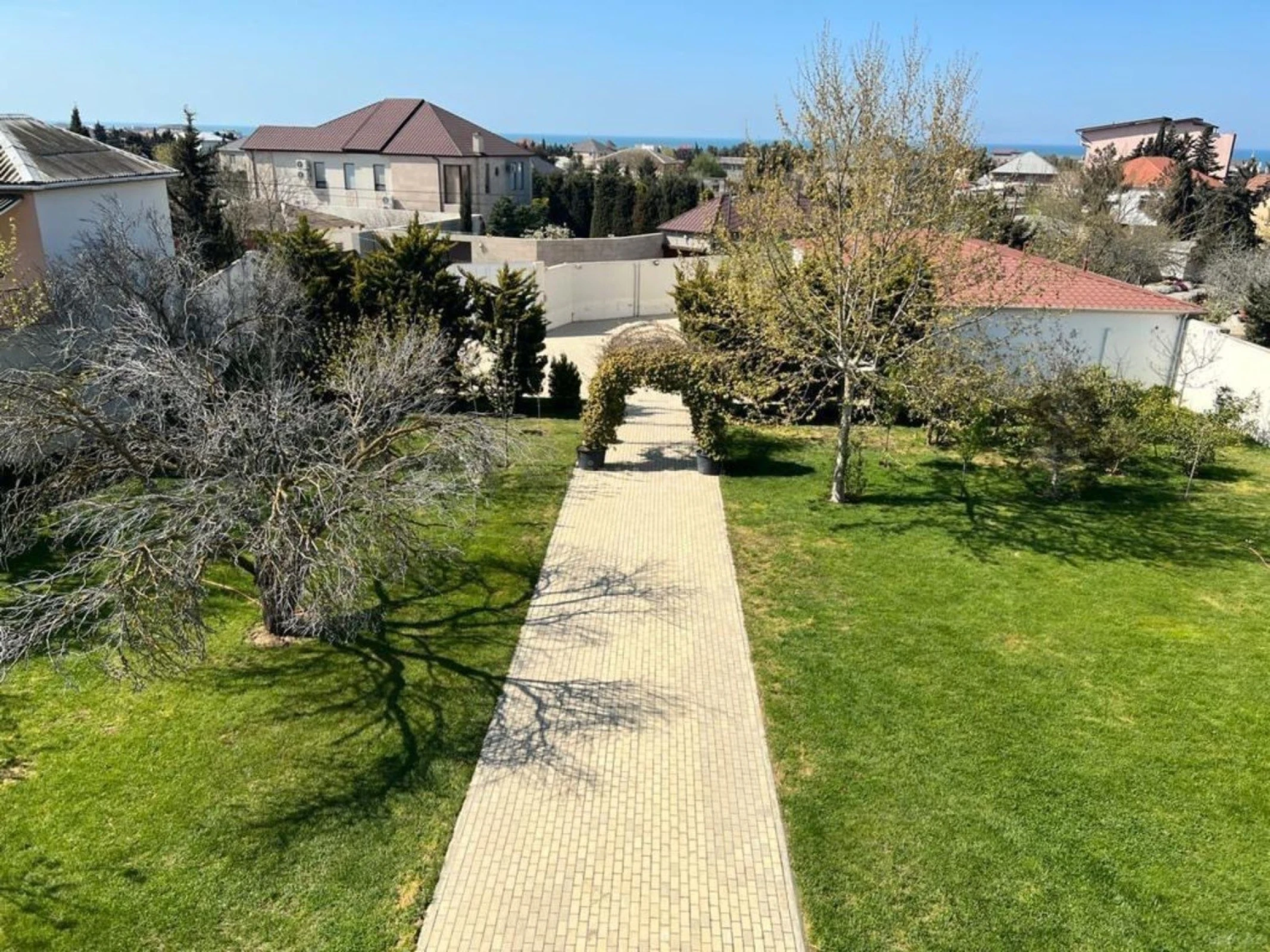 Kirayə verilir 5 otaqlı həyət evi 370 m²