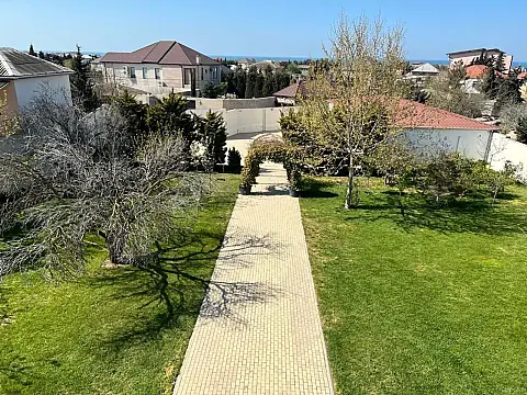 Kirayə verilir 5 otaqlı həyət evi 370 m²