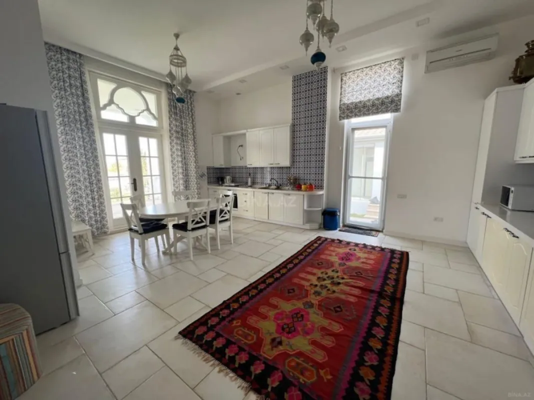 Kirayə verilir 5 otaqlı həyət evi 370 m²