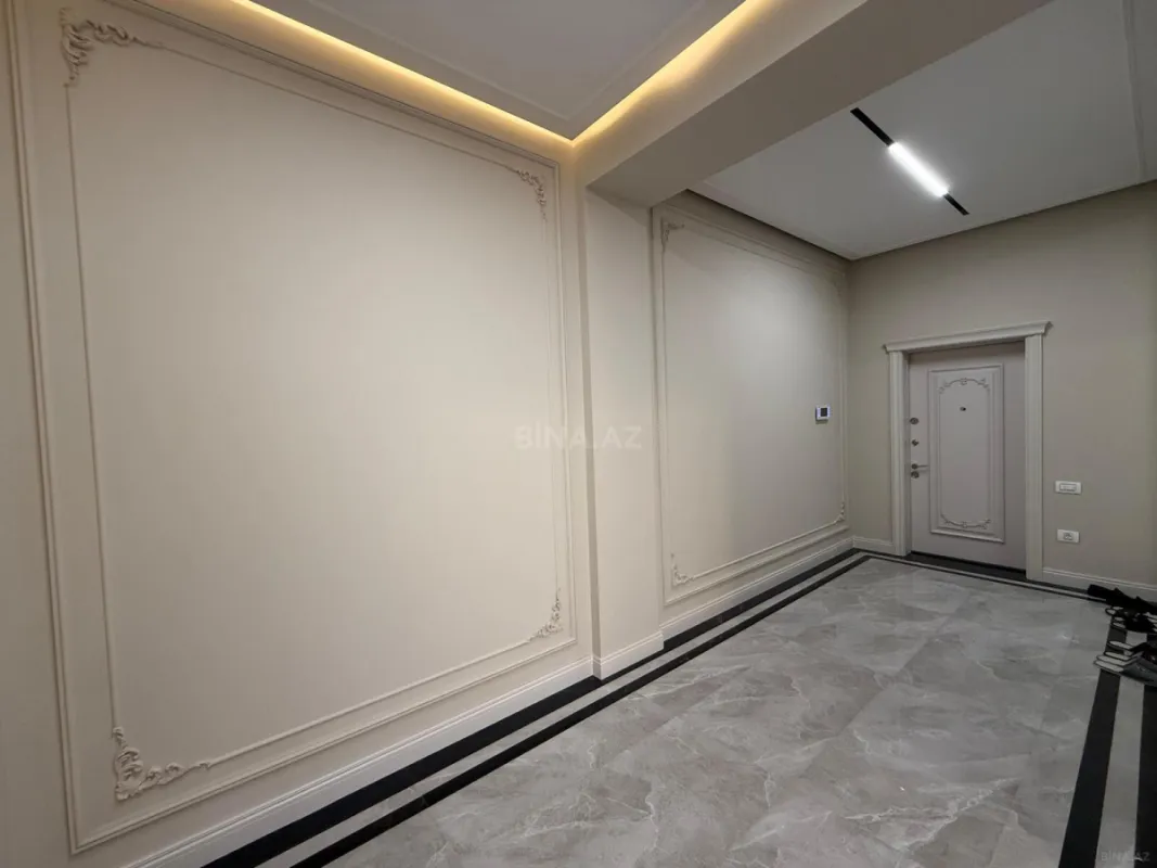 Satılır 4 otaqlı mənzil 240 m²