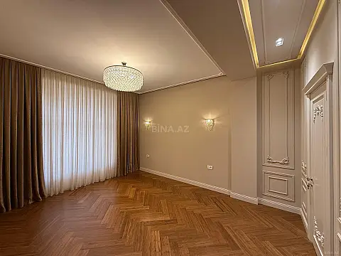Satılır 4 otaqlı mənzil 240 m²