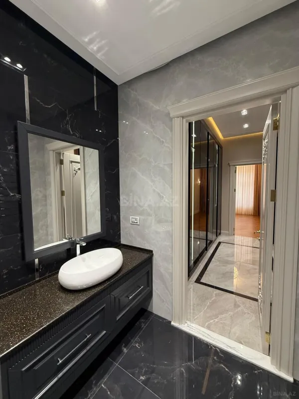 Satılır 4 otaqlı mənzil 240 m²