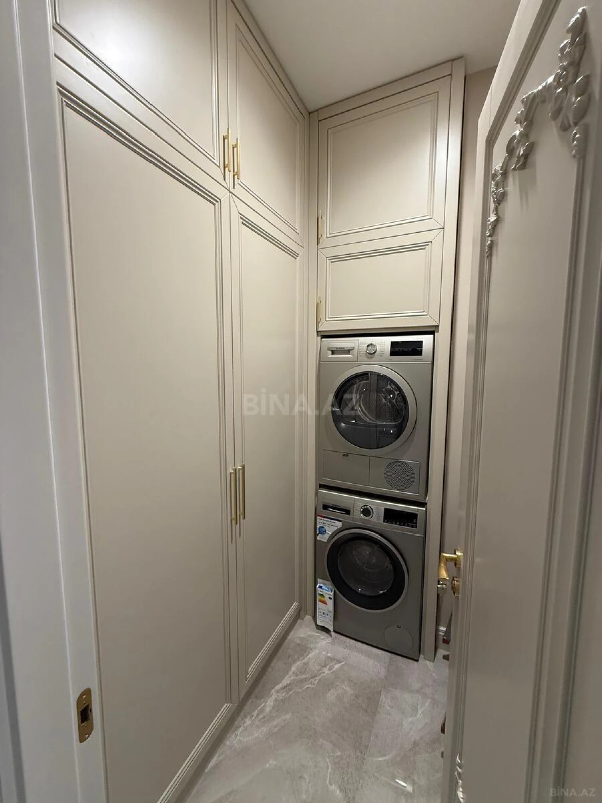 Satılır 4 otaqlı mənzil 240 m²