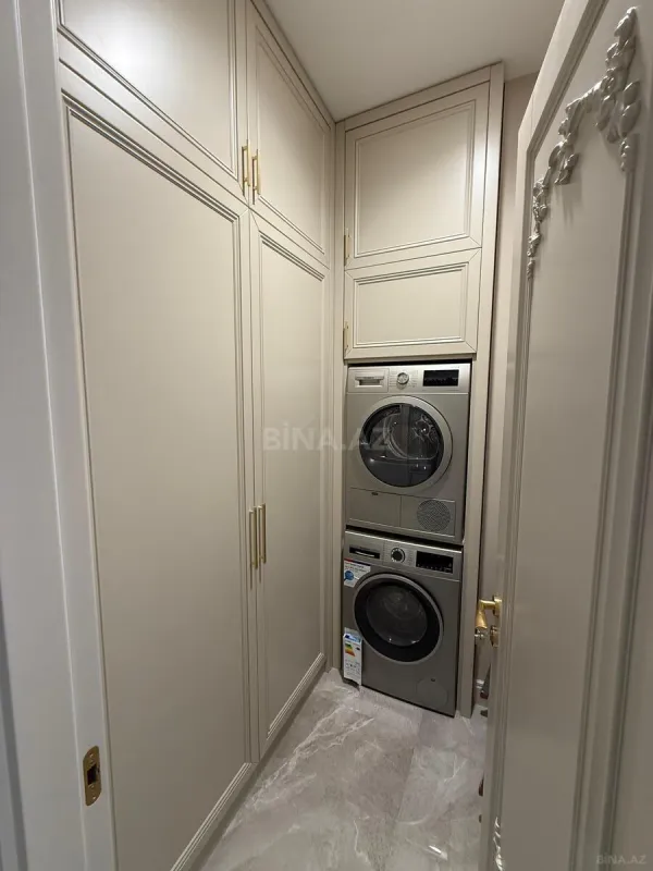 Satılır 4 otaqlı mənzil 240 m²