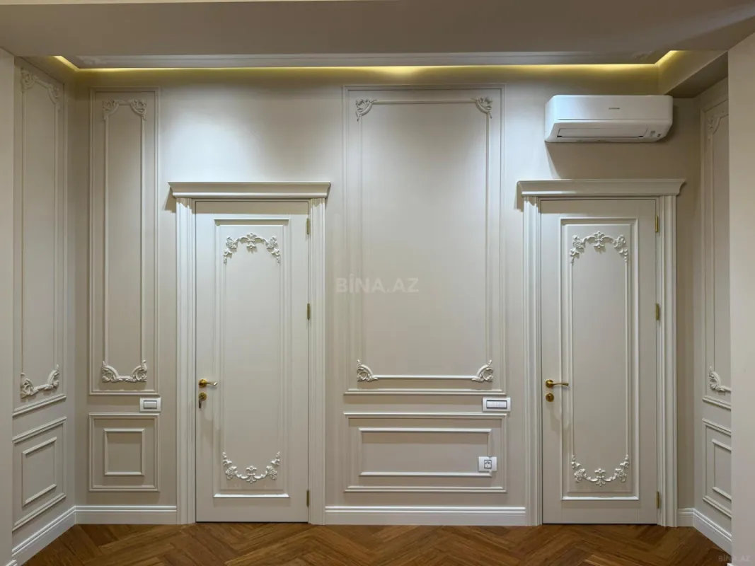 Satılır 4 otaqlı mənzil 240 m²