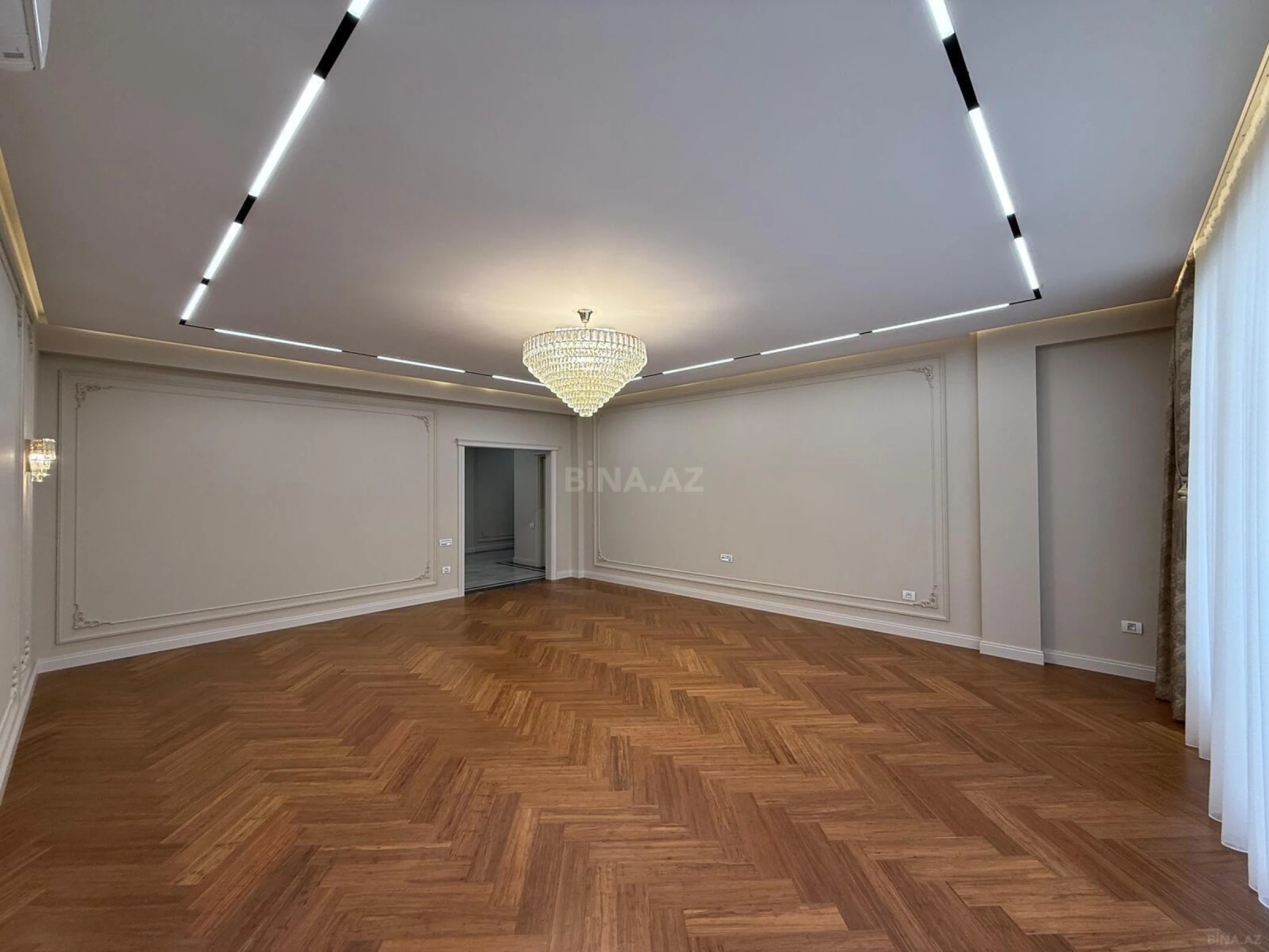 Satılır 4 otaqlı mənzil 240 m²