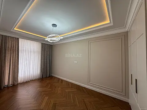 Satılır 4 otaqlı mənzil 240 m²