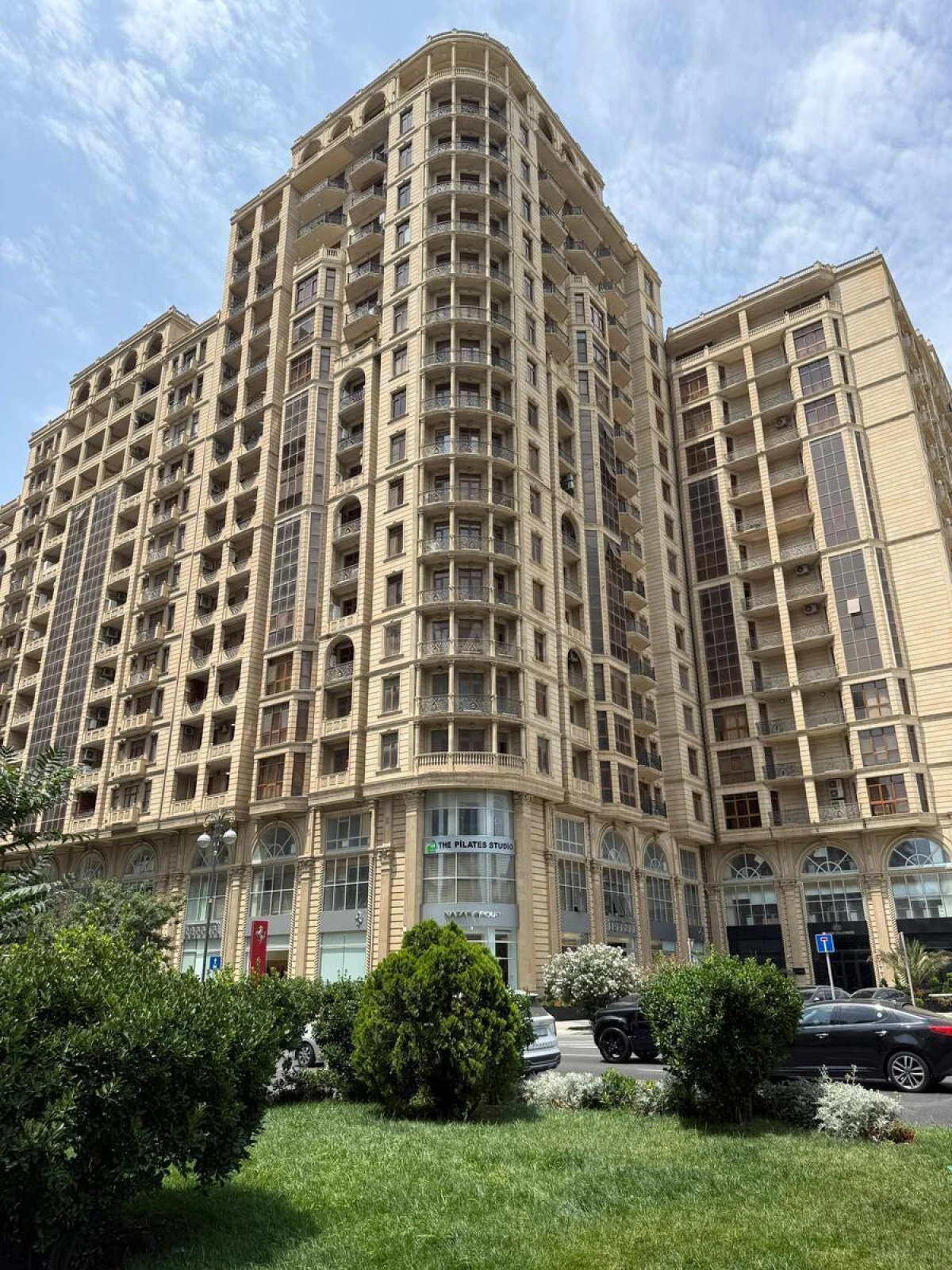 Satılır 4 otaqlı mənzil 240 m²