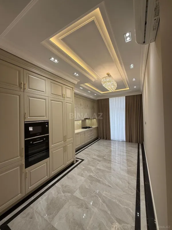 Satılır 4 otaqlı mənzil 240 m²