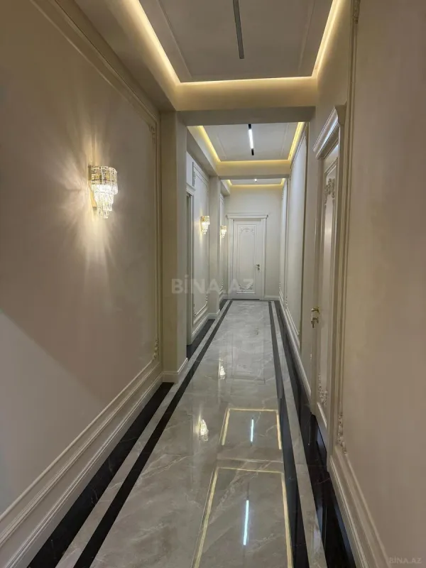 Satılır 4 otaqlı mənzil 240 m²