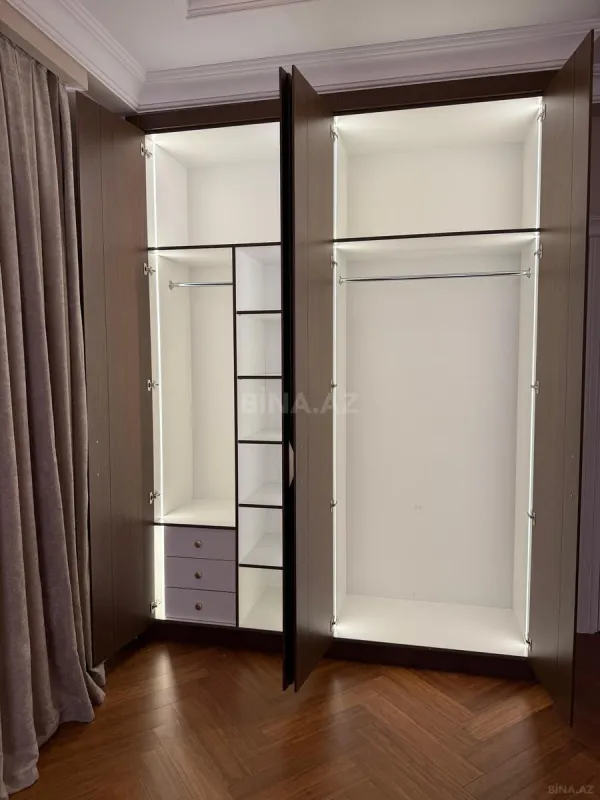 Satılır 4 otaqlı mənzil 240 m²