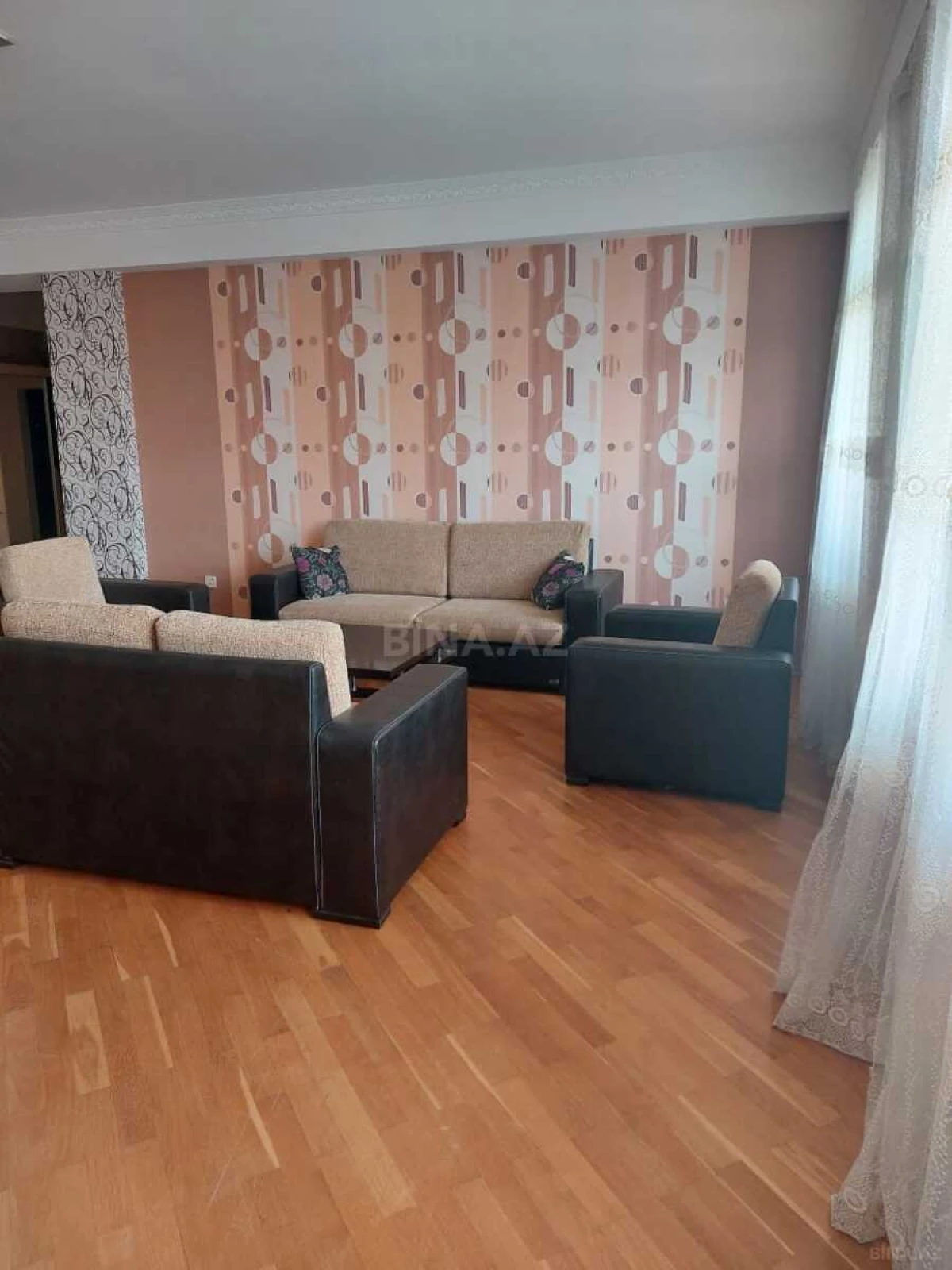 Kirayə verilir 2 otaqlı mənzil 120 m²