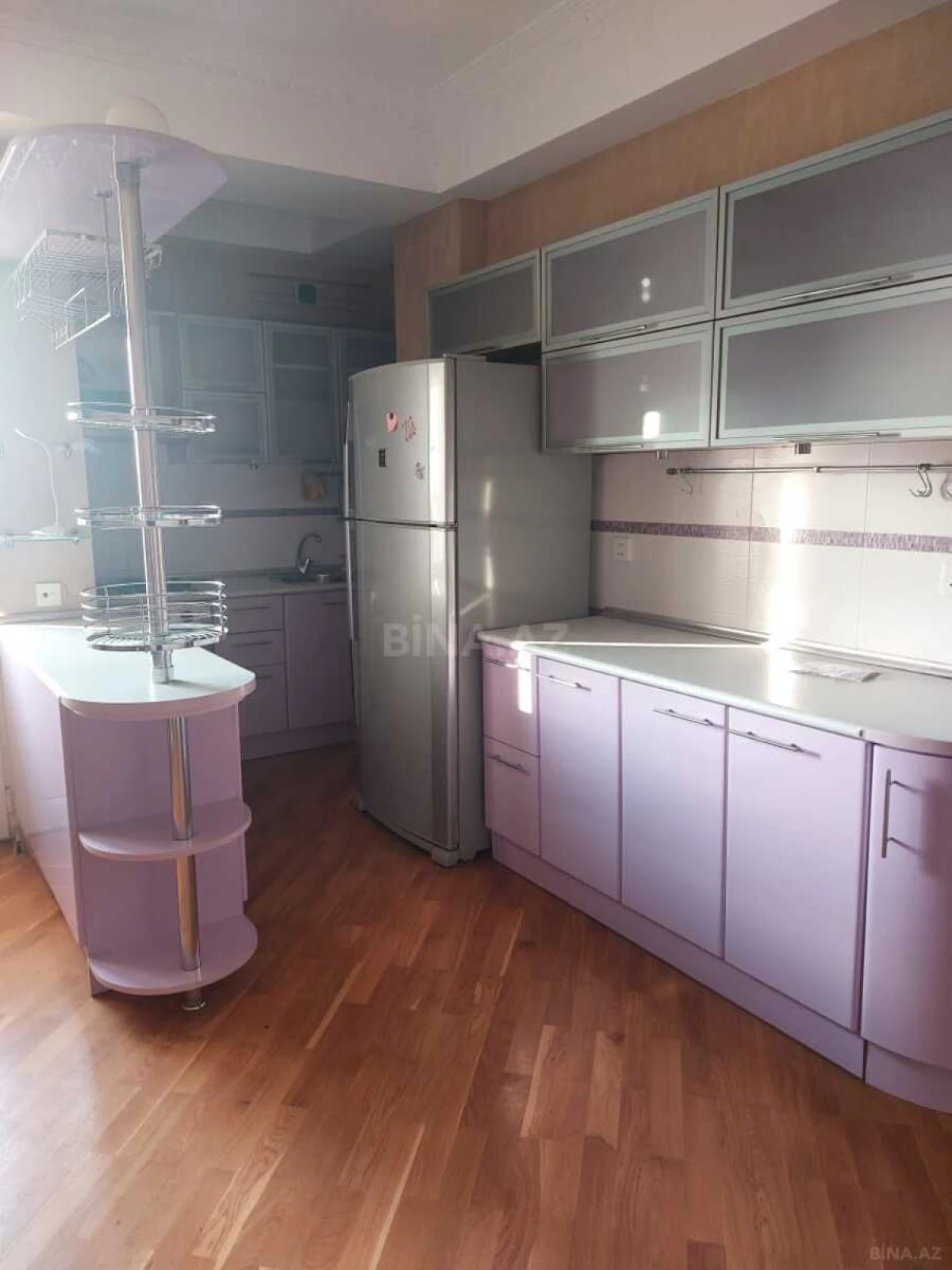 Kirayə verilir 2 otaqlı mənzil 120 m²