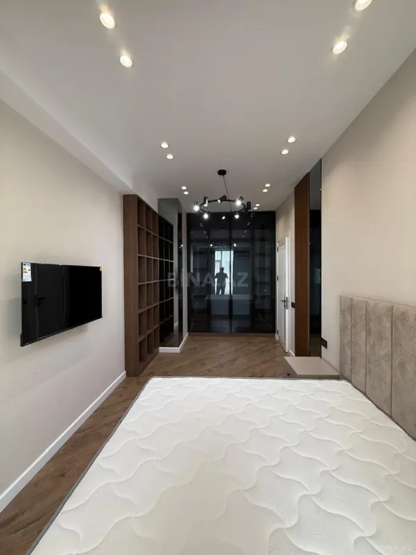 Satılır 3 otaqlı mənzil 118 m²