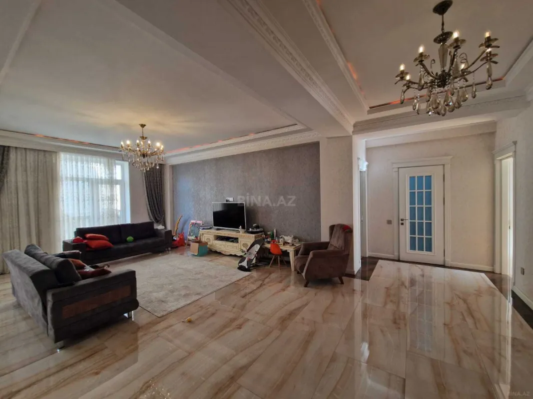 Kirayə verilir 4 otaqlı mənzil 220 m²