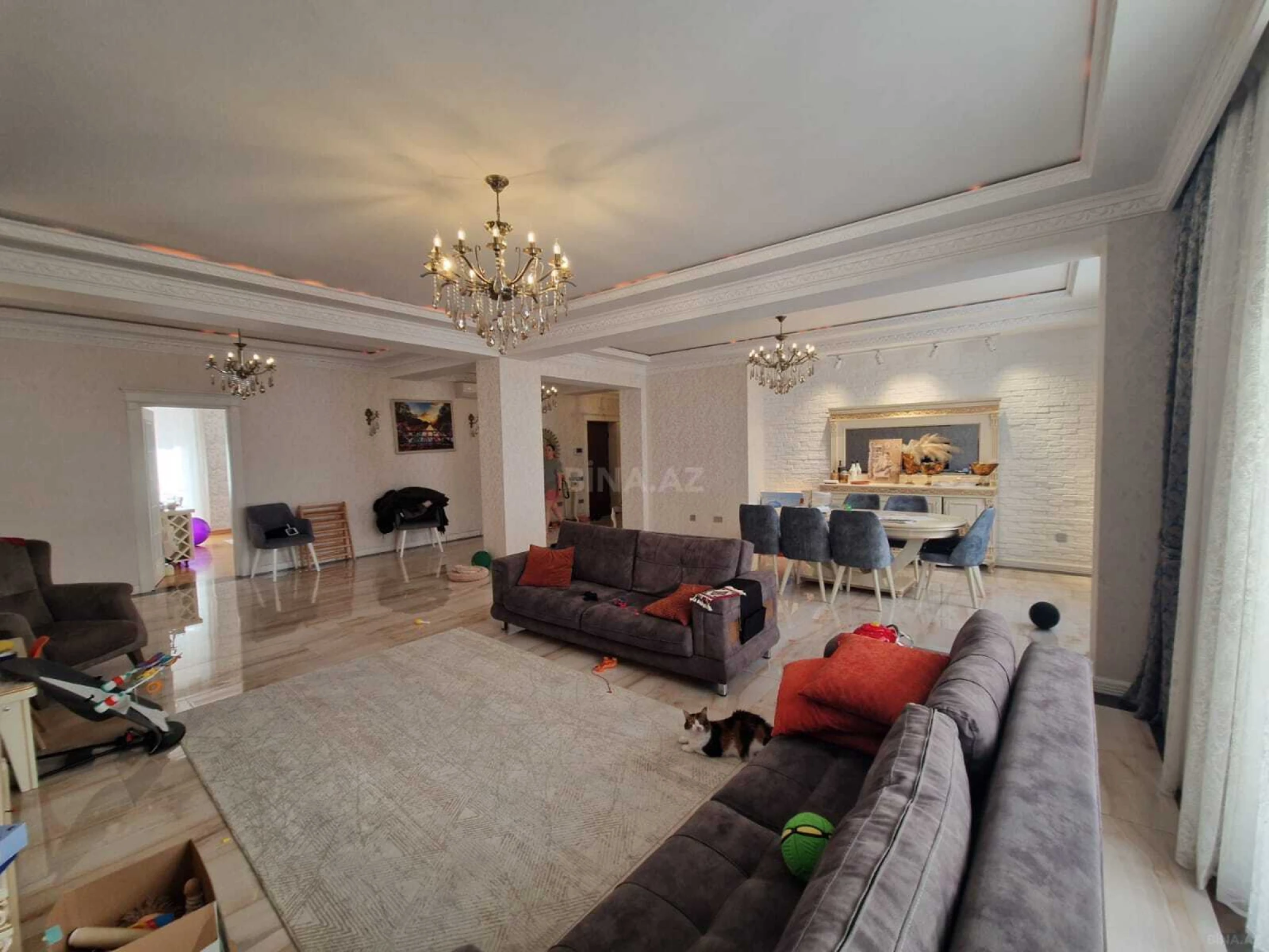 Kirayə verilir 4 otaqlı mənzil 220 m²