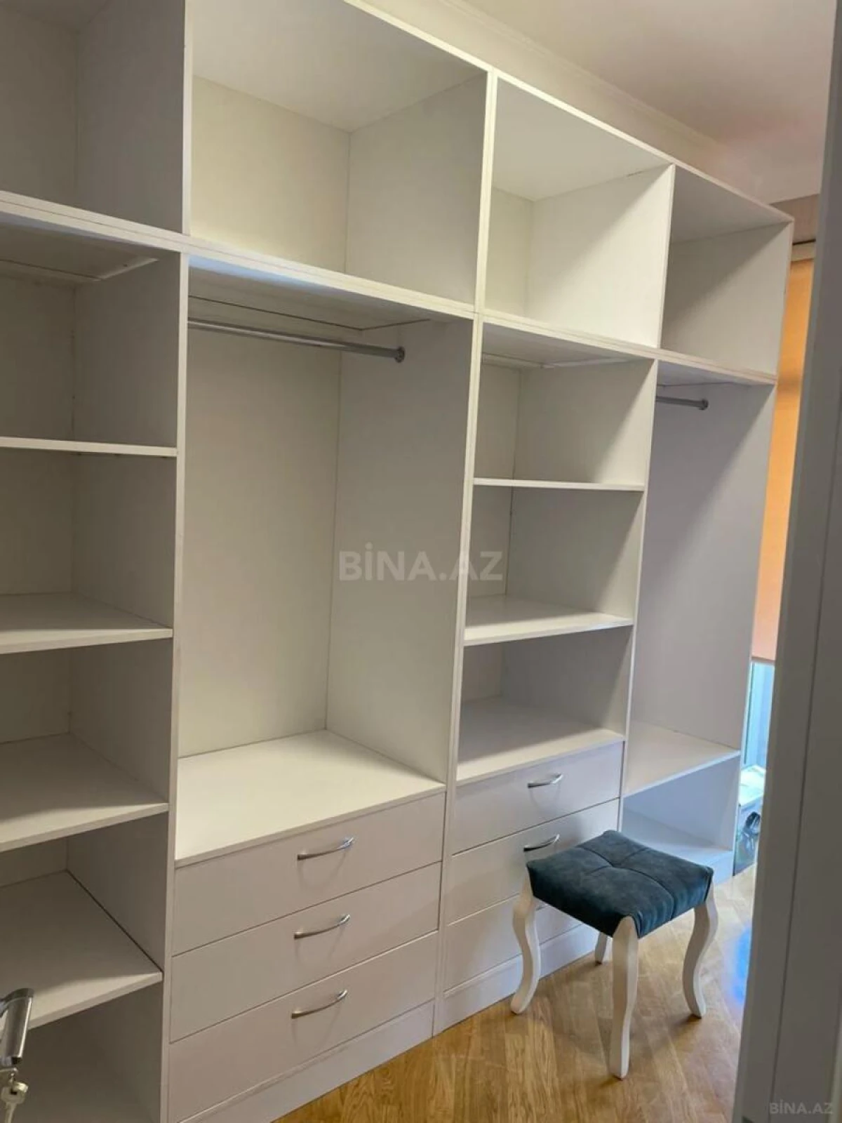 Kirayə verilir 4 otaqlı mənzil 220 m²