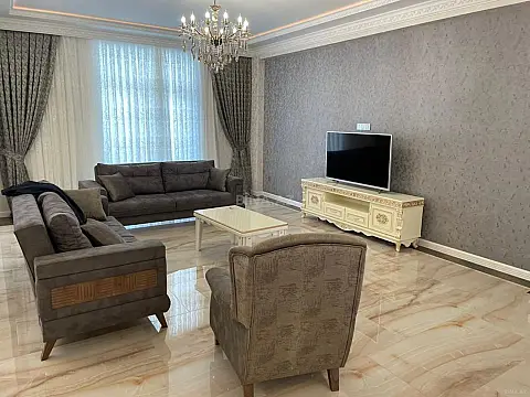Kirayə verilir 4 otaqlı mənzil 220 m²