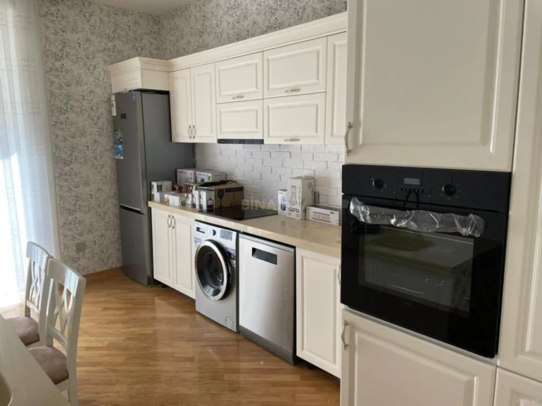 Kirayə verilir 4 otaqlı mənzil 220 m²