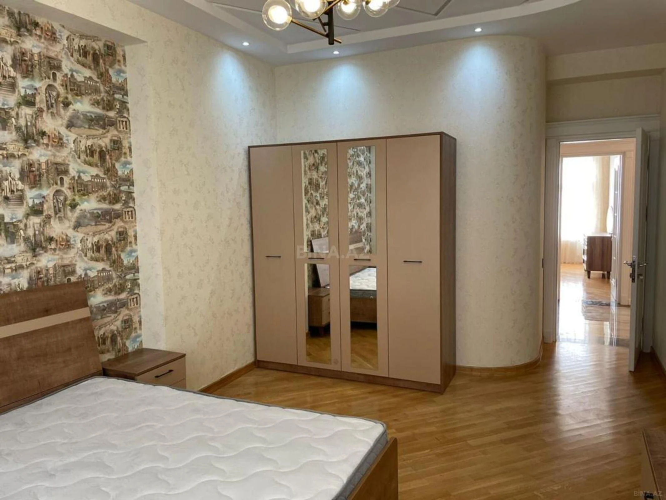 Kirayə verilir 4 otaqlı mənzil 220 m²