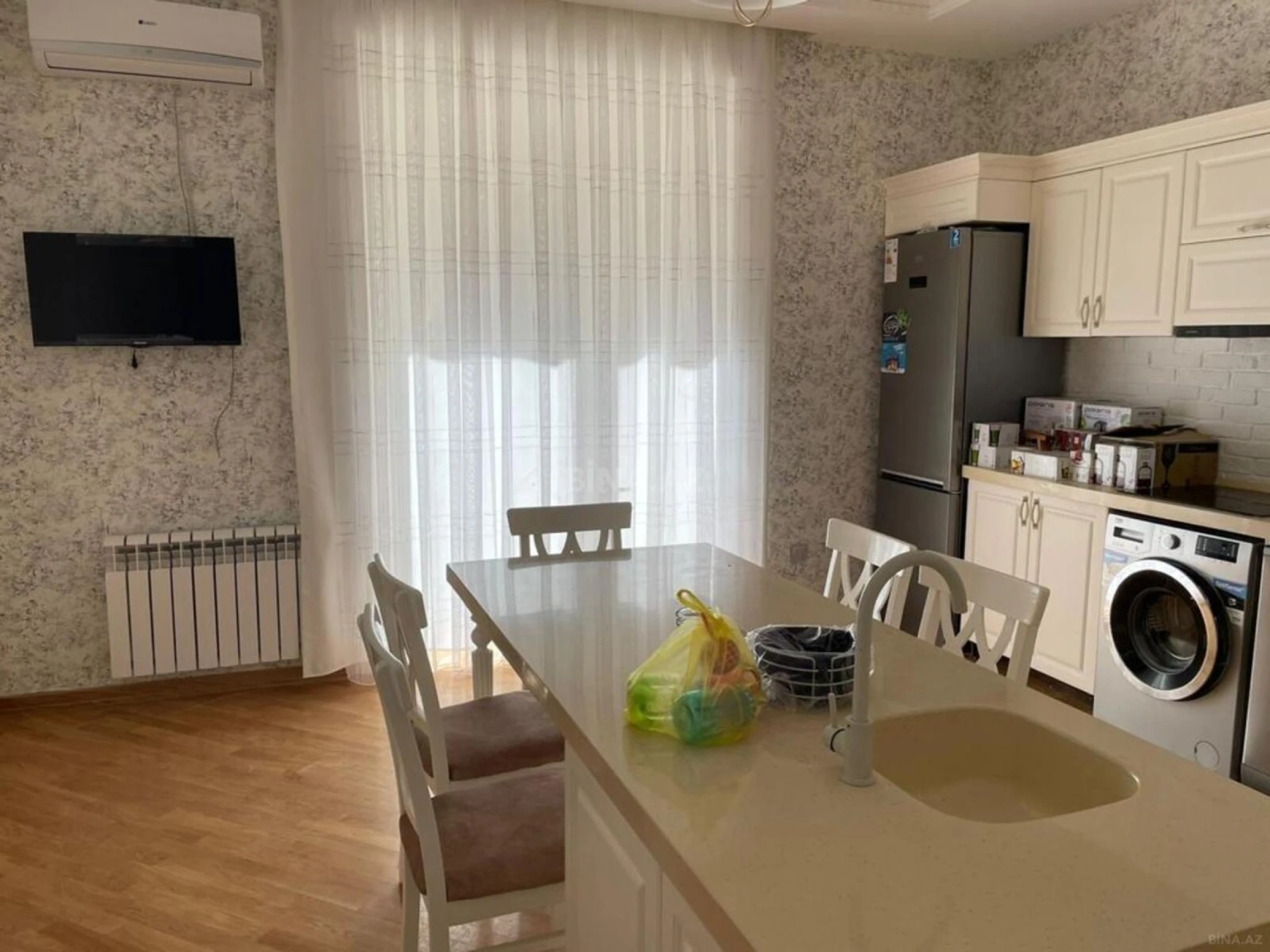 Kirayə verilir 4 otaqlı mənzil 220 m²