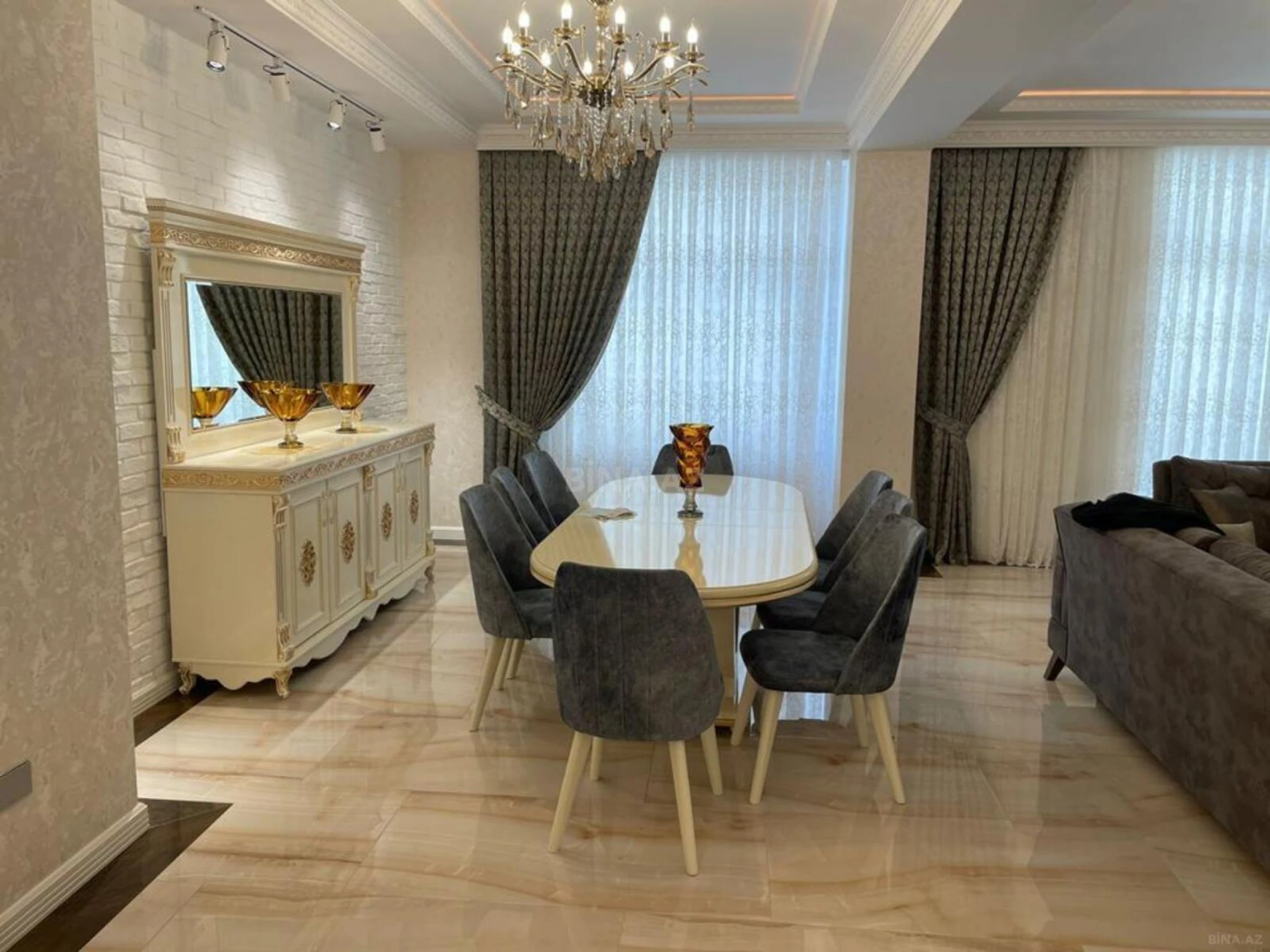 Kirayə verilir 4 otaqlı mənzil 220 m²