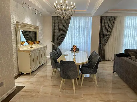 Kirayə verilir 4 otaqlı mənzil 220 m²