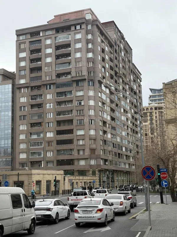 Kirayə verilir 4 otaqlı mənzil 185 m²