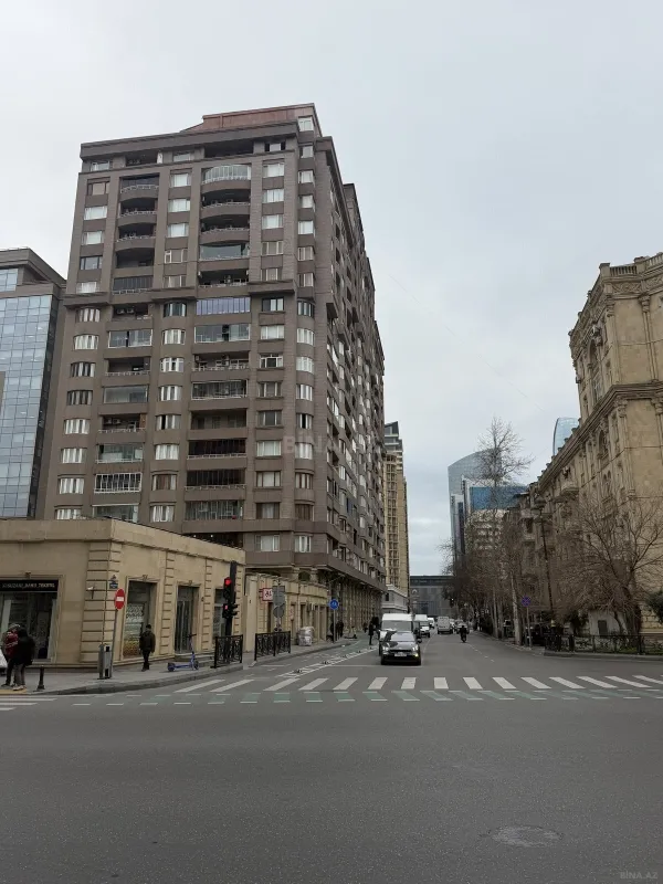 Kirayə verilir 4 otaqlı mənzil 185 m²