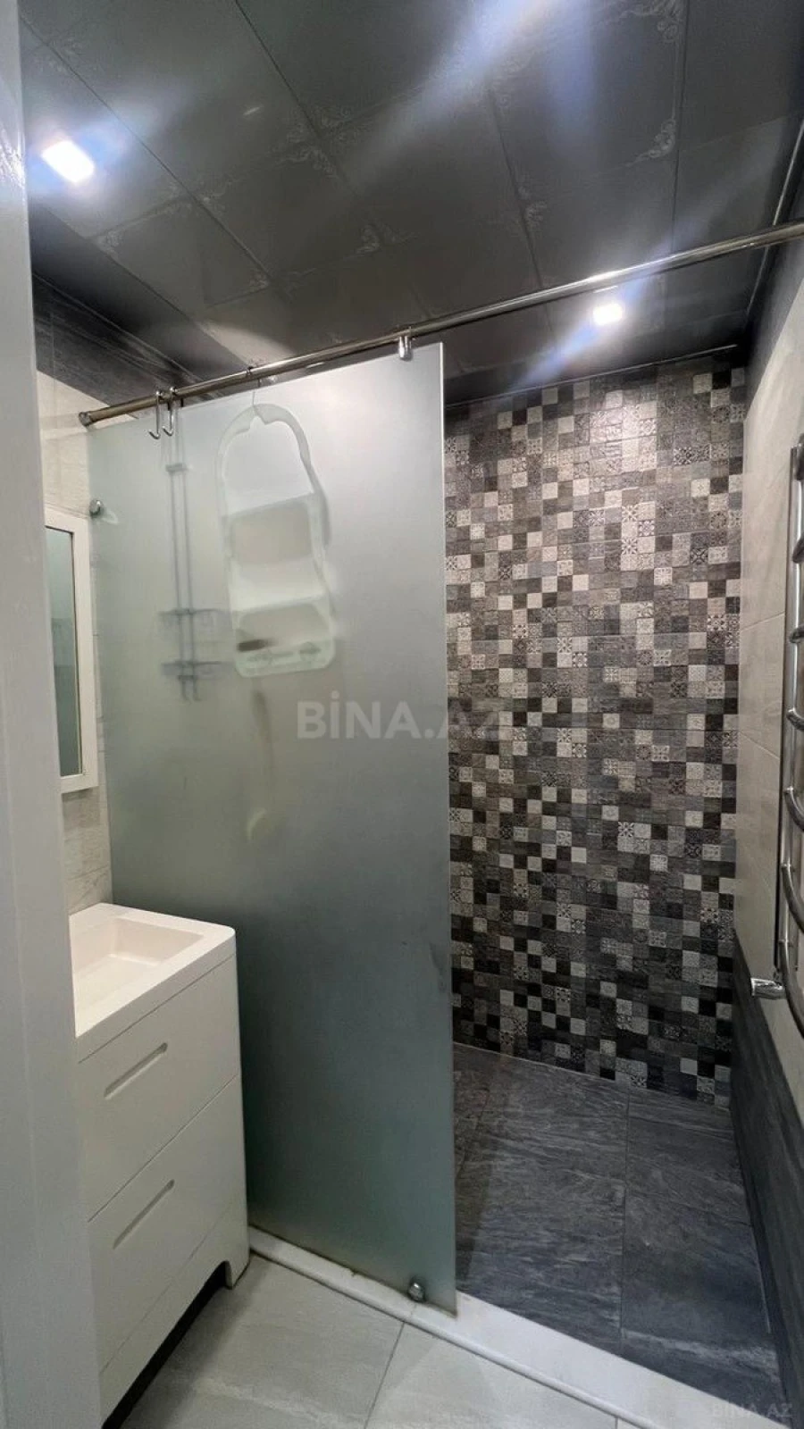 Kirayə verilir 4 otaqlı mənzil 185 m²