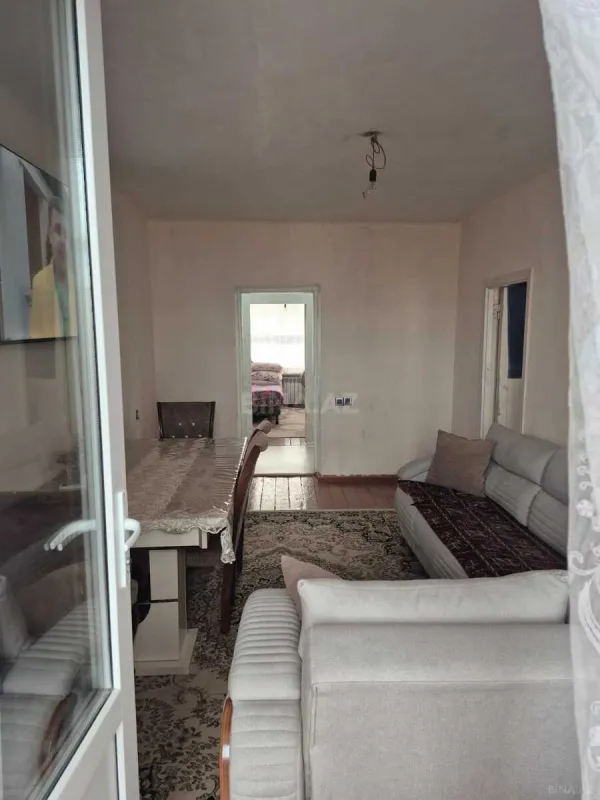 Satılır 4 otaqlı mənzil 90 m²