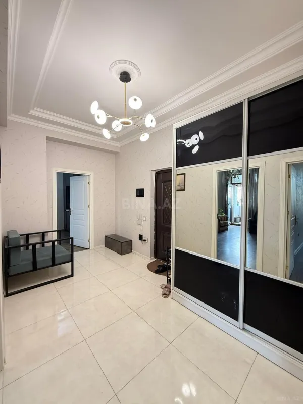 Satılır 3 otaqlı mənzil 108 m²