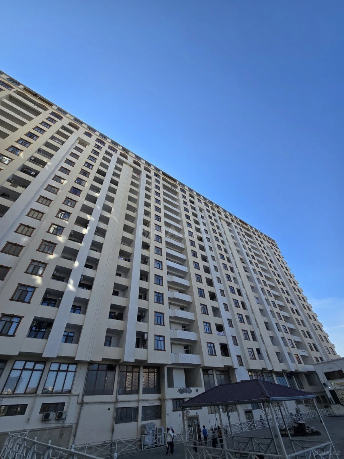 Satılır 3 otaqlı mənzil 108 m²