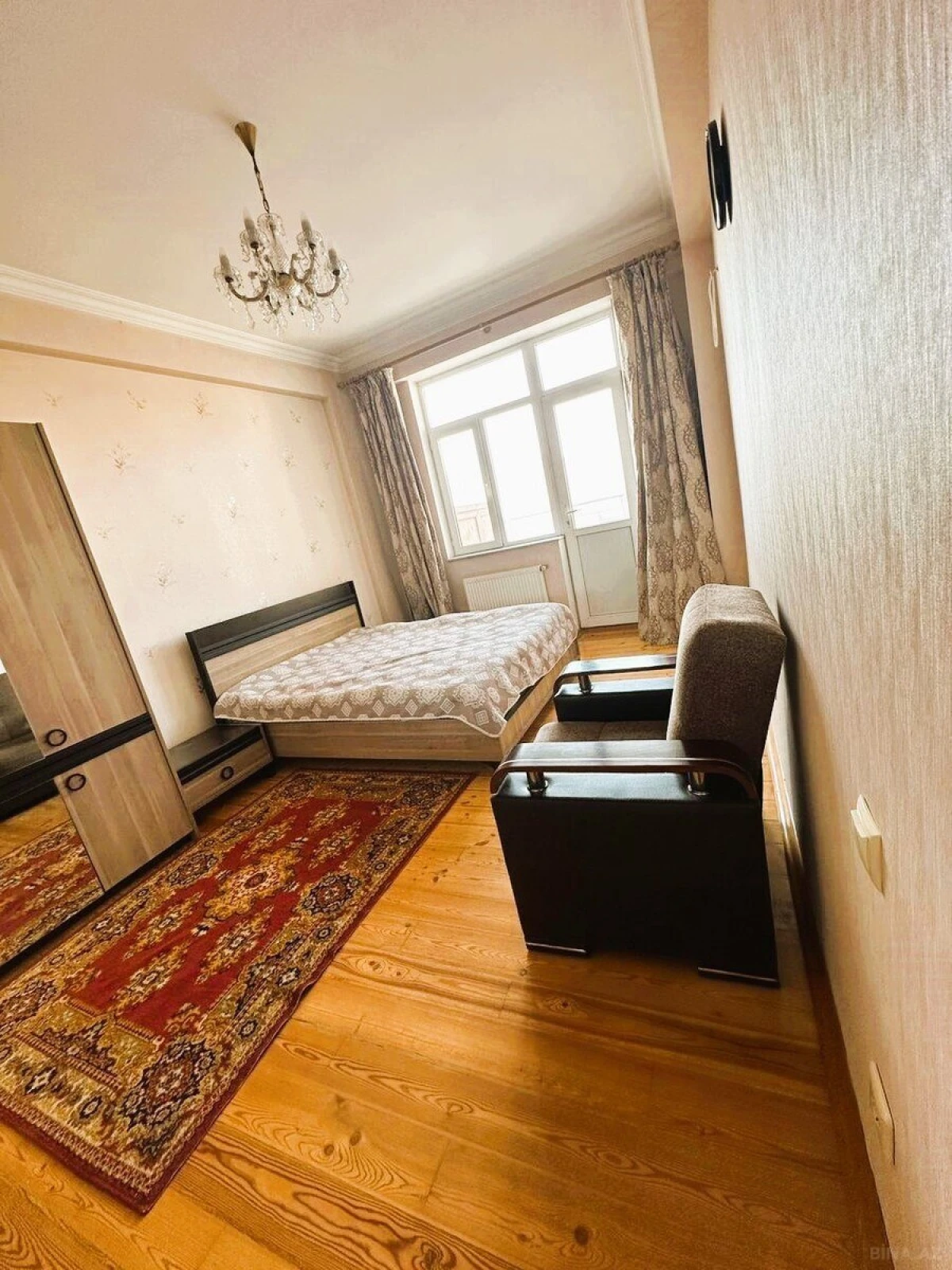 Kirayə verilir 2 otaqlı mənzil 94 m²