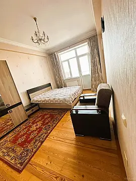 Kirayə verilir 2 otaqlı mənzil 94 m²