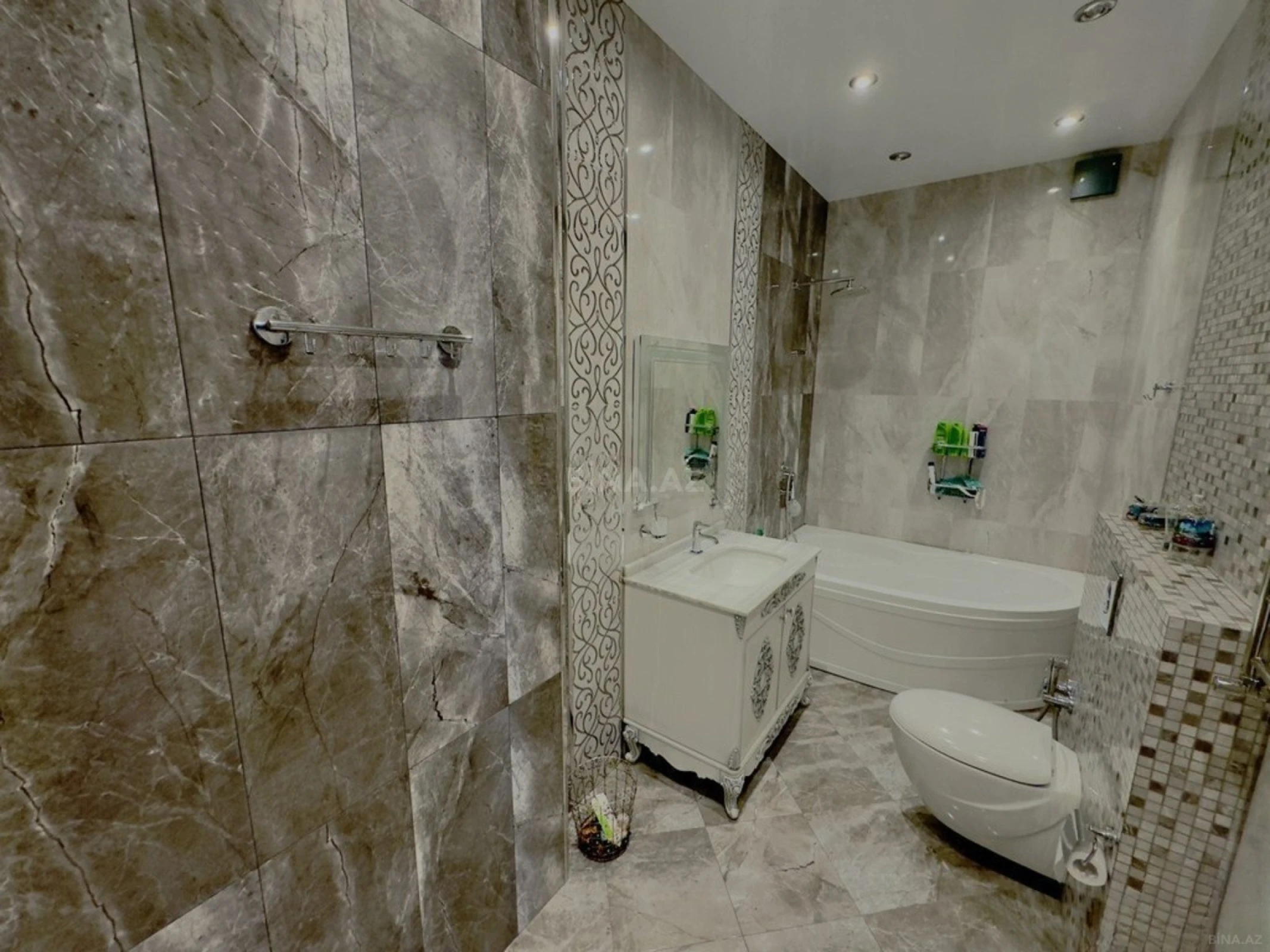 Satılır 4 otaqlı mənzil 205 m²