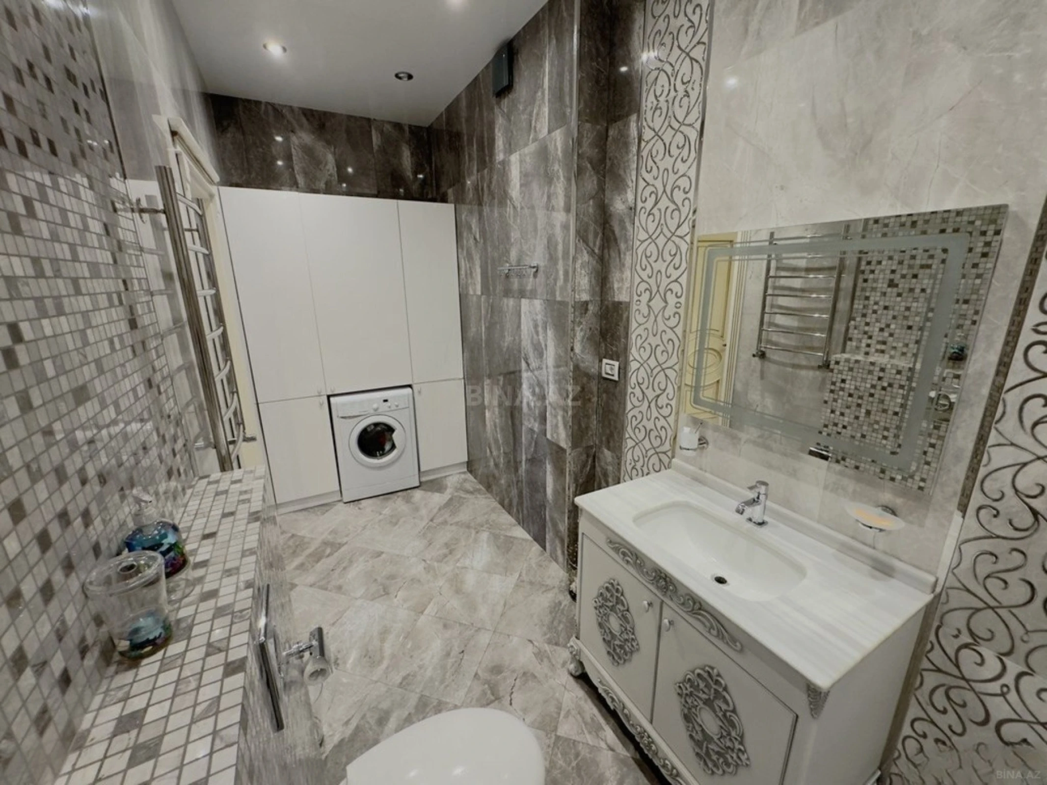 Satılır 4 otaqlı mənzil 205 m²