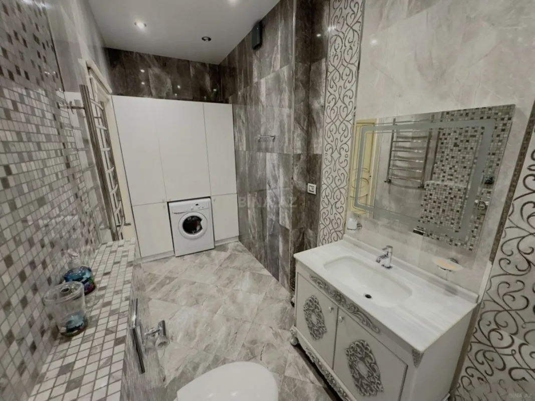 Satılır 4 otaqlı mənzil 205 m²