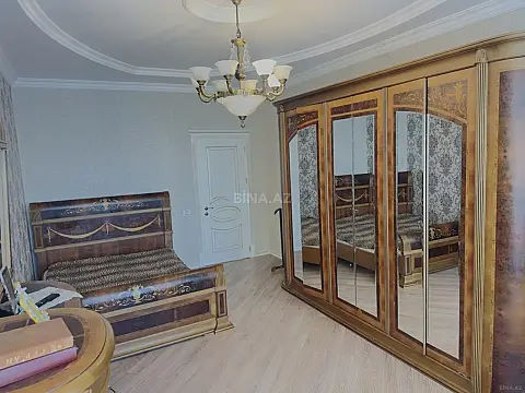 Satılır 4 otaqlı mənzil 205 m²