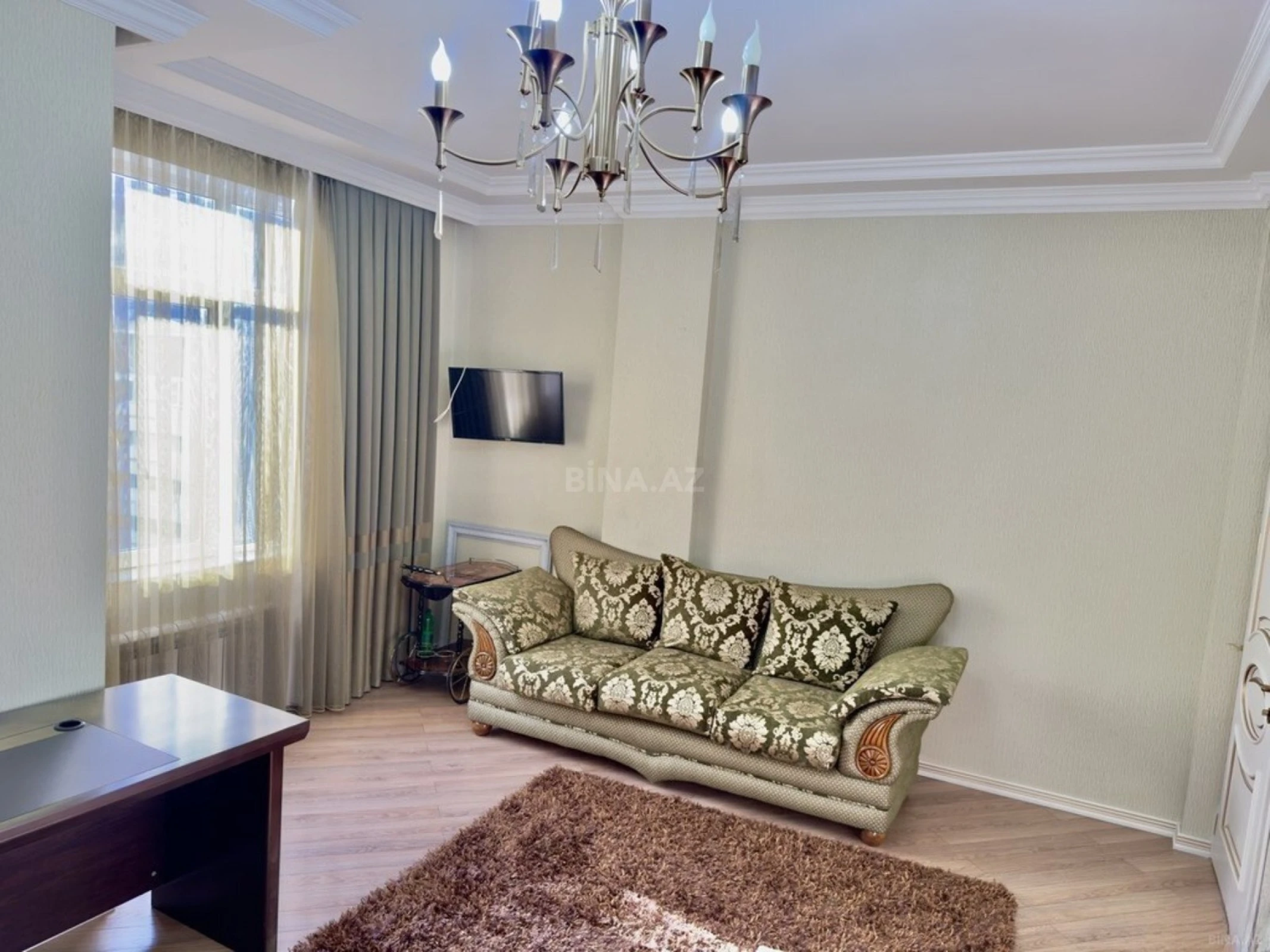 Satılır 4 otaqlı mənzil 205 m²
