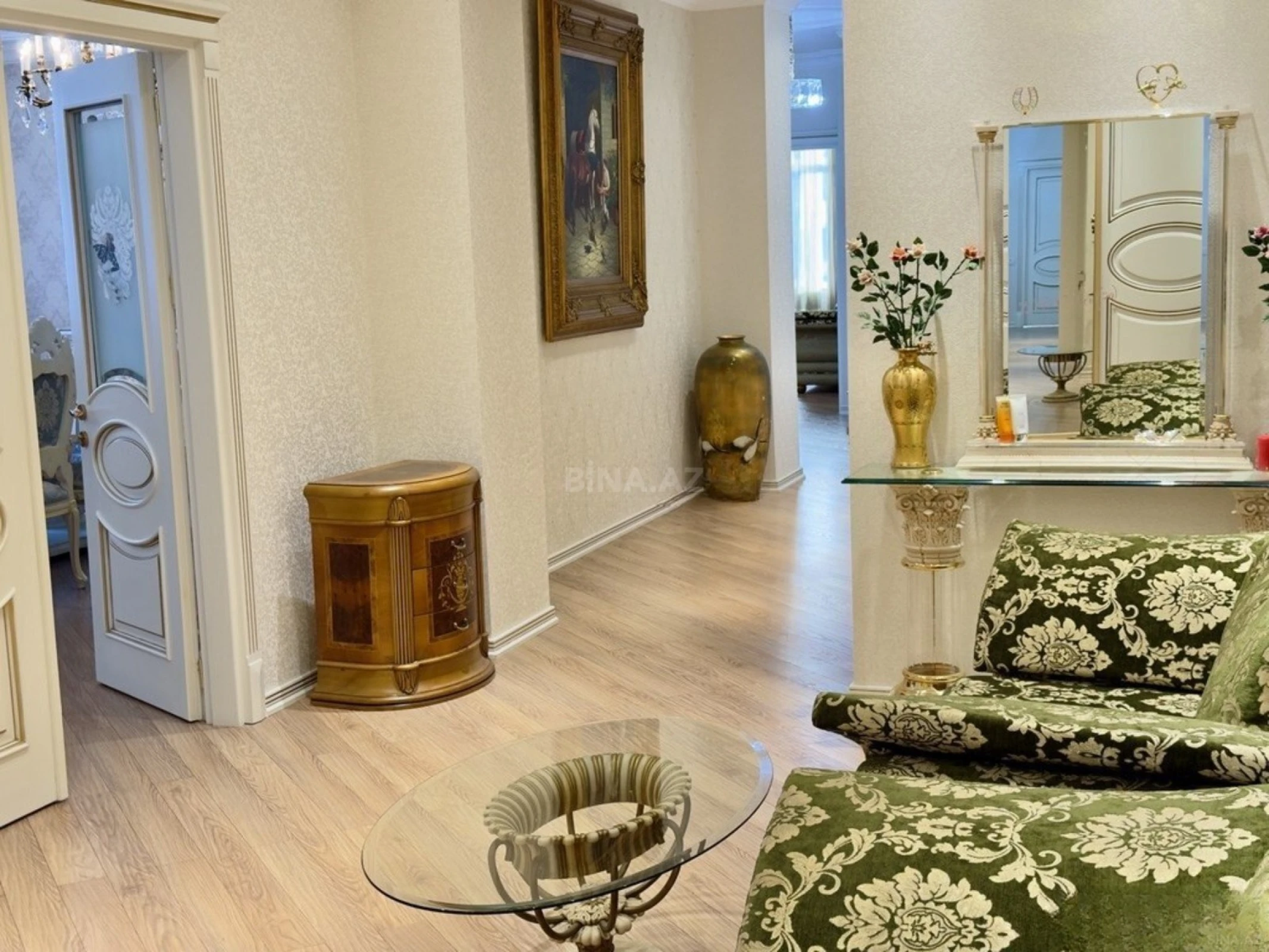 Satılır 4 otaqlı mənzil 205 m²
