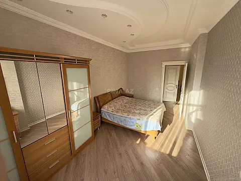 Satılır 4 otaqlı mənzil 205 m²