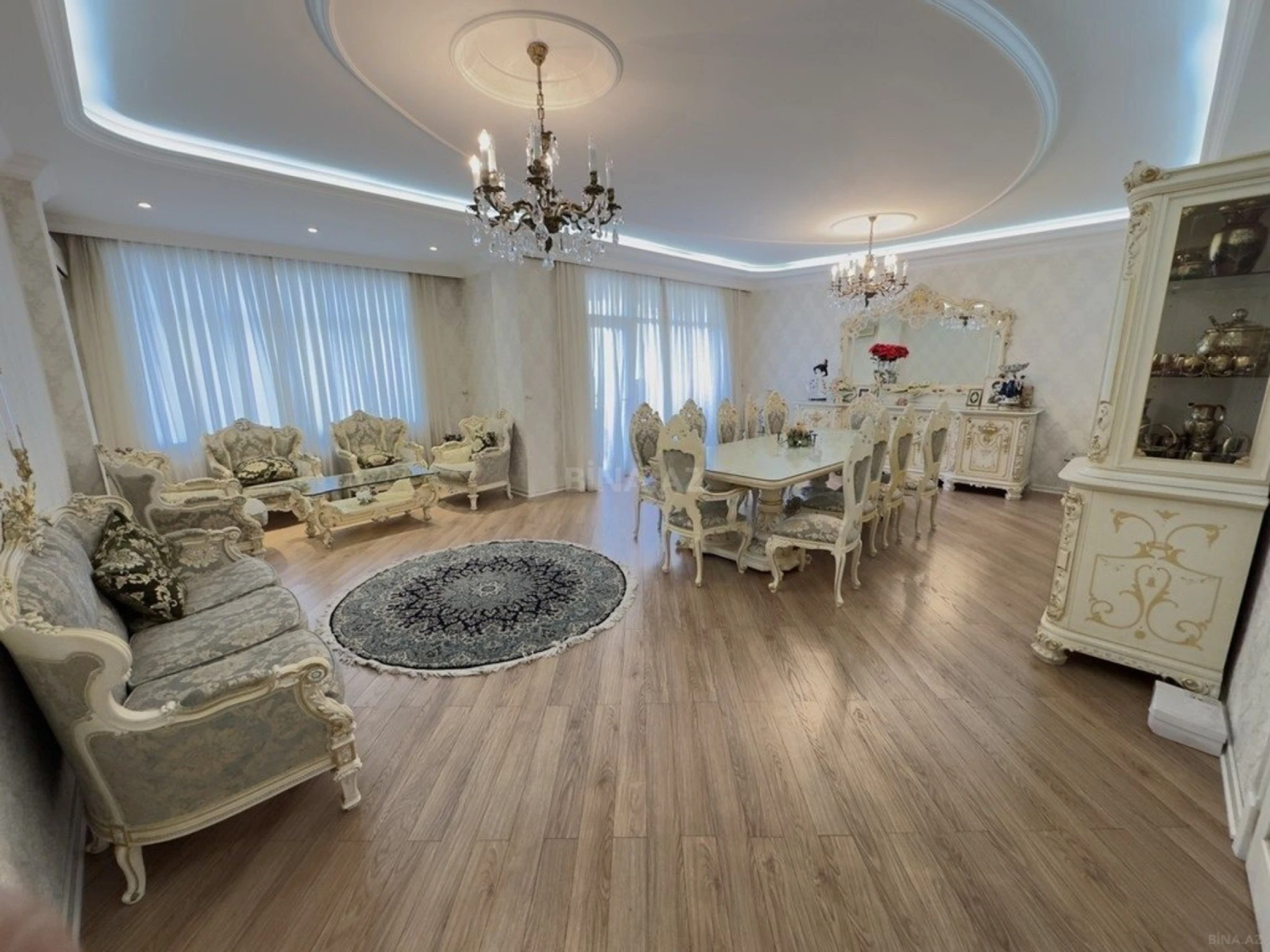 Satılır 4 otaqlı mənzil 205 m²