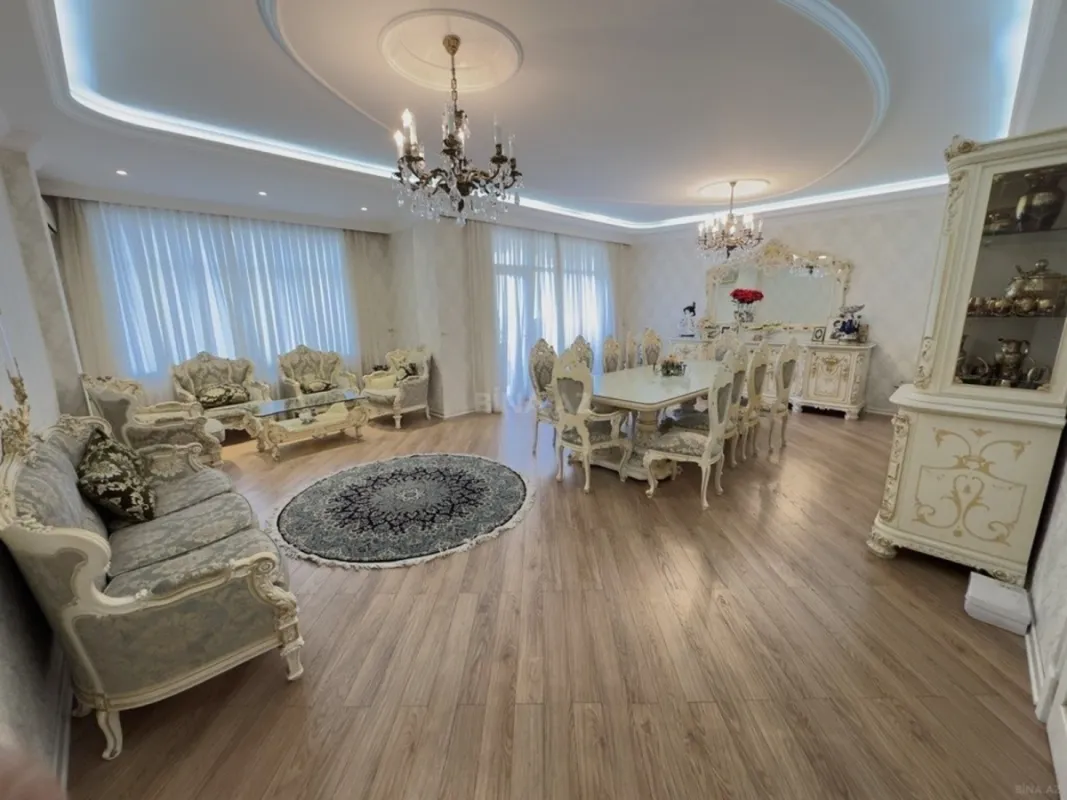 Satılır 4 otaqlı mənzil 205 m²