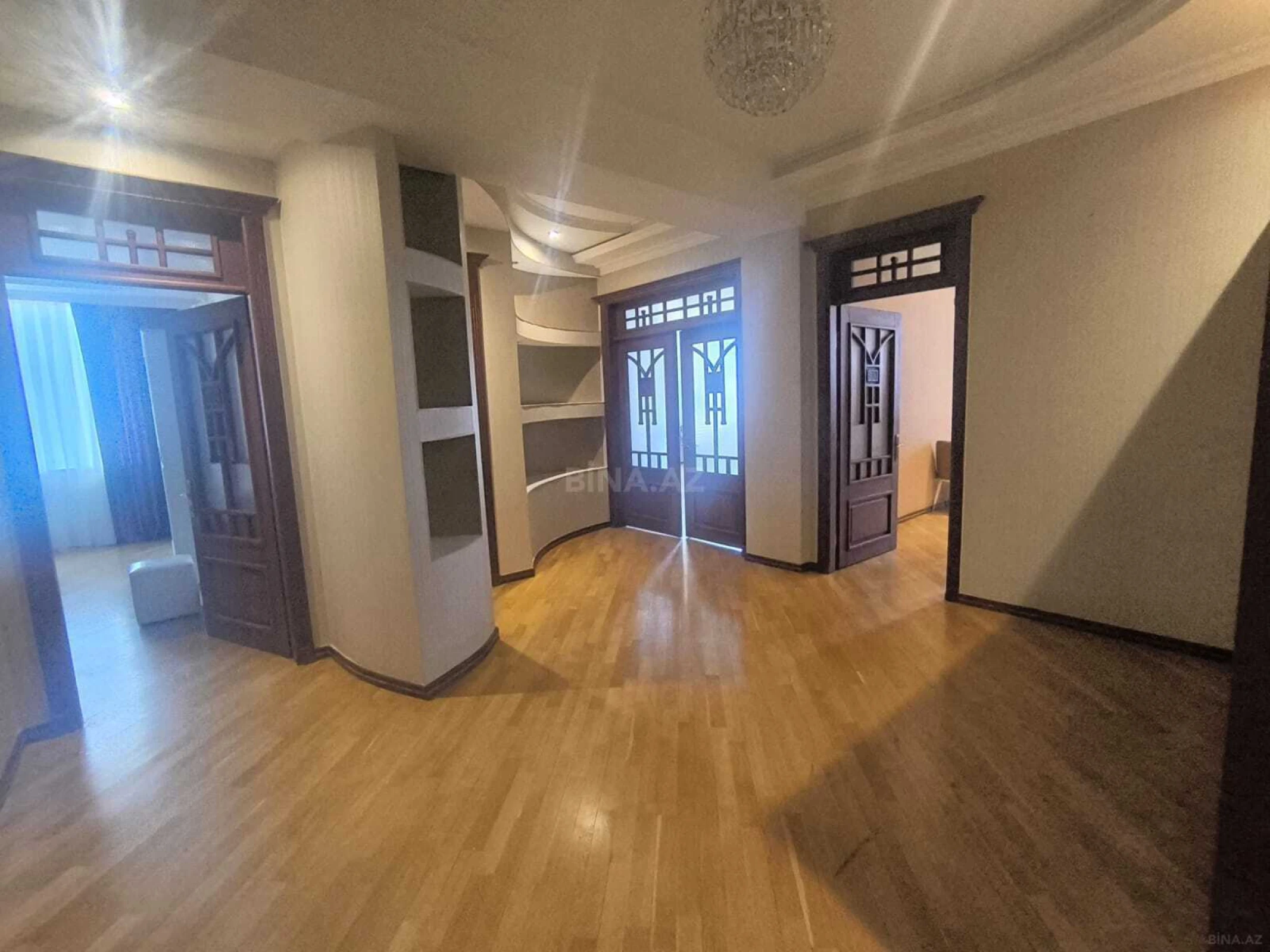 Satılır 3 otaqlı mənzil 142 m²