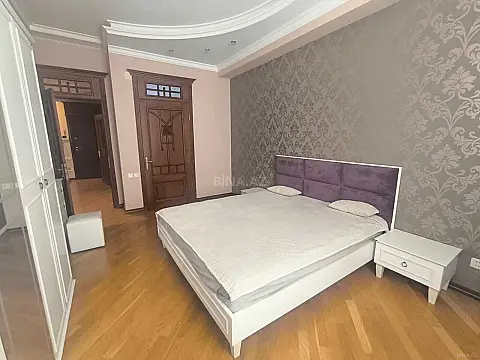 Satılır 3 otaqlı mənzil 142 m²