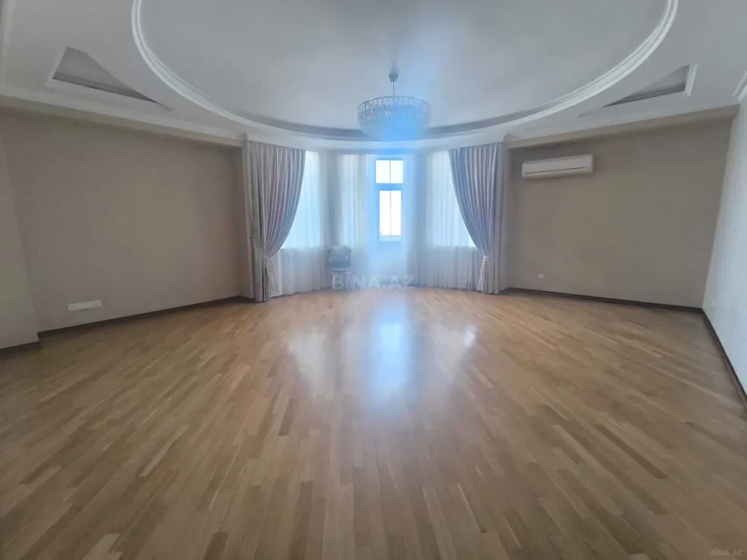 Satılır 3 otaqlı mənzil 142 m²