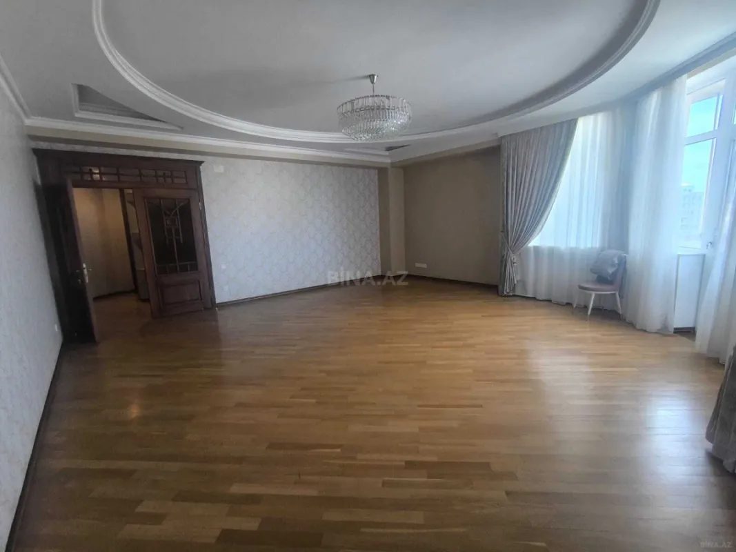 Satılır 3 otaqlı mənzil 142 m²
